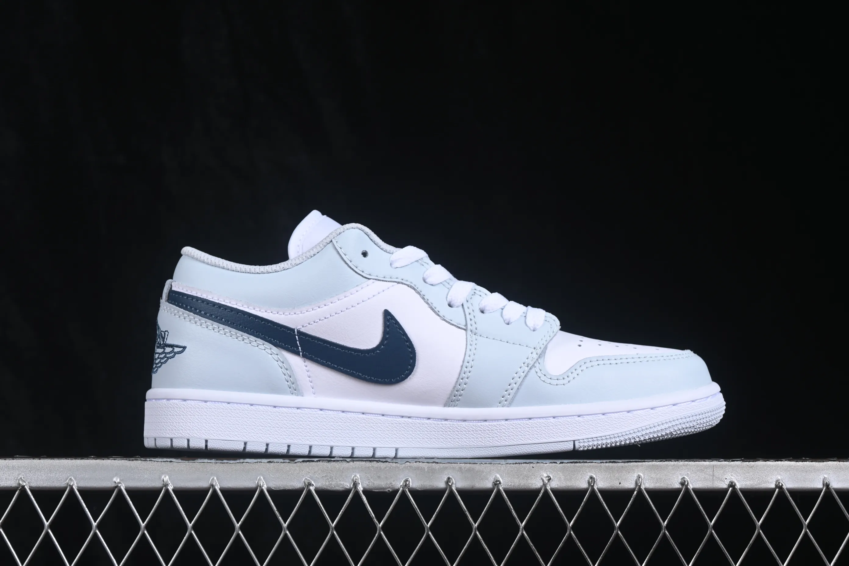 All categories Air Jordan Jordan series basketball shoes Air Jordan 1 Low G version pure original Air Jordan 1 Low AJ1 Joe 1 white gray blue hook low-top retro culture basketball shoes 553558-400